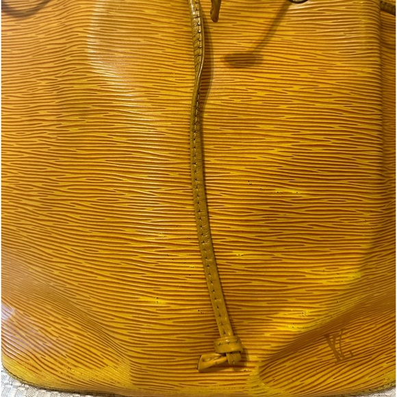 SOLD Louis Vuitton Epi Noe - Picture 4 of 11